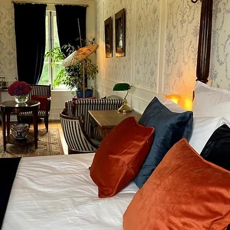 D'hotes Marina - Chateau Le Bas Bleu Homestay *