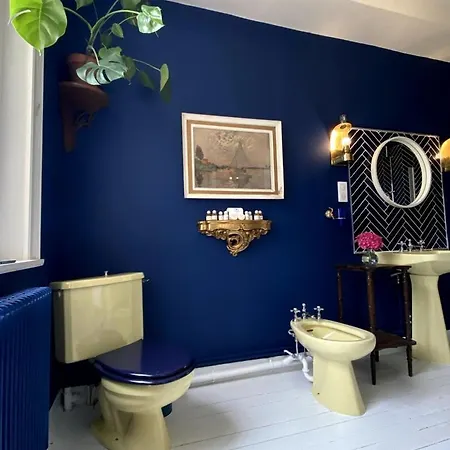 D'hotes Marina - Chateau Le Bas Bleu Homestay