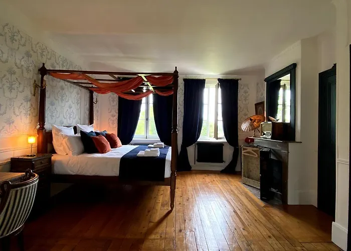 D'hotes Marina - Chateau Le Bas Bleu Homestay