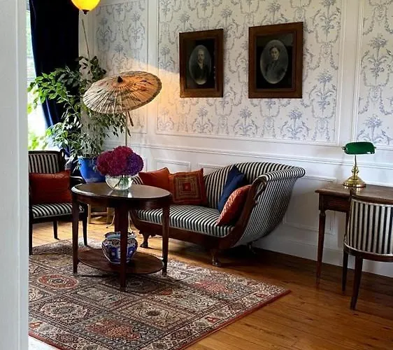 D'hotes Marina - Chateau Le Bas Bleu Homestay