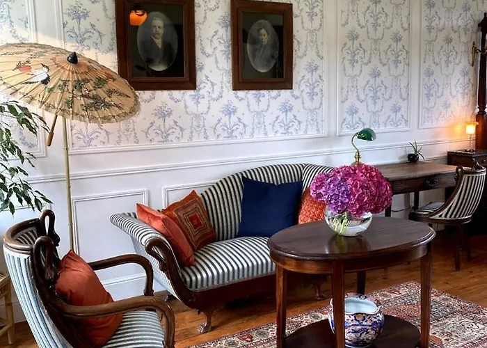 Homestay D'hotes Marina - Chateau Le Bas Bleu *