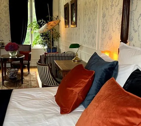 D'hotes Marina - Chateau Le Bas Bleu Homestay *