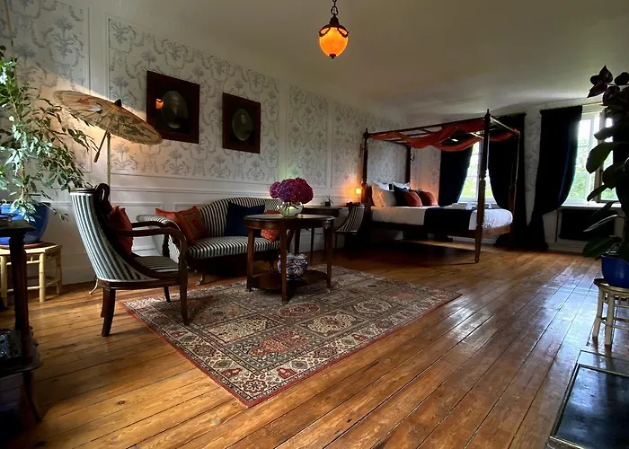 Homestay D'hotes Marina - Chateau Le Bas Bleu *