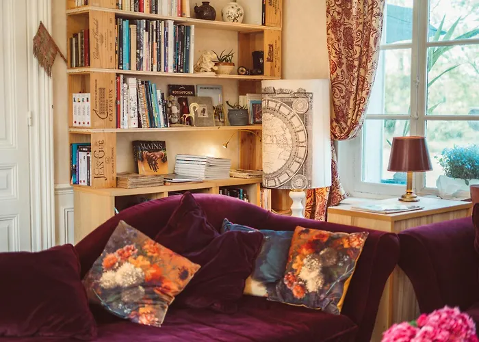 D'hotes Marina - Chateau Le Bas Bleu Homestay *