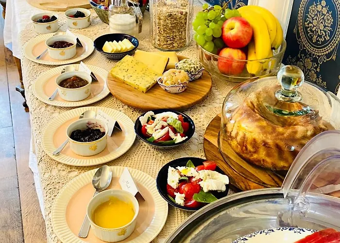 D'hotes Marina - Chateau Le Bas Bleu Homestay *