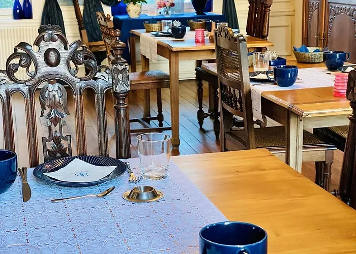 D'hotes Marina - Chateau Le Bas Bleu Homestay