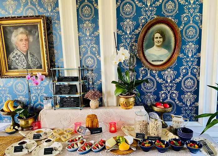 D'hotes Marina - Chateau Le Bas Bleu Homestay *