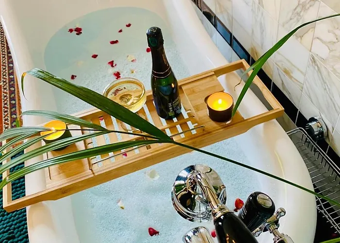 D'hotes Marina - Chateau Le Bas Bleu Homestay